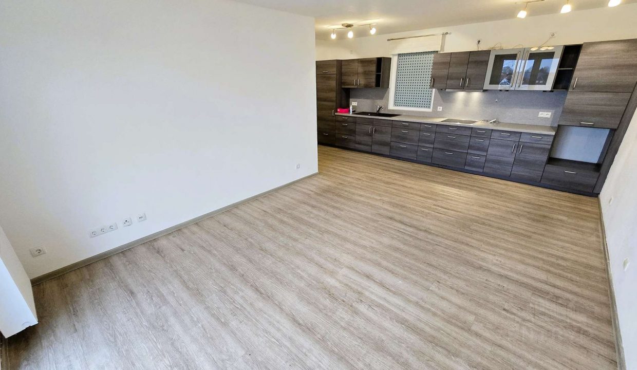 4623757-73kq5ez1sSXK7CNzNaS1LCP1-20251218_094931