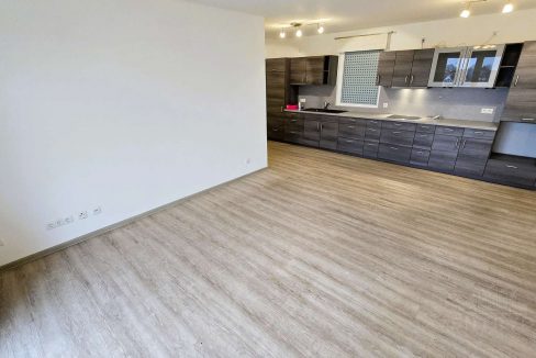 4623757-73kq5ez1sSXK7CNzNaS1LCP1-20251218_094931