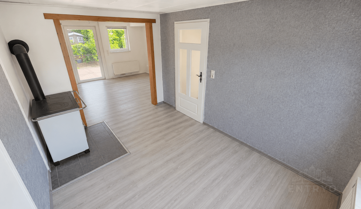 5572228-gpqELQaXbHP84aZow7hmFdh4-Ess-und-Wohnzimmer-1